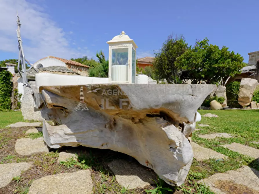 Immagine 11 di Villa in vendita  in Regione Gambino a La Maddalena