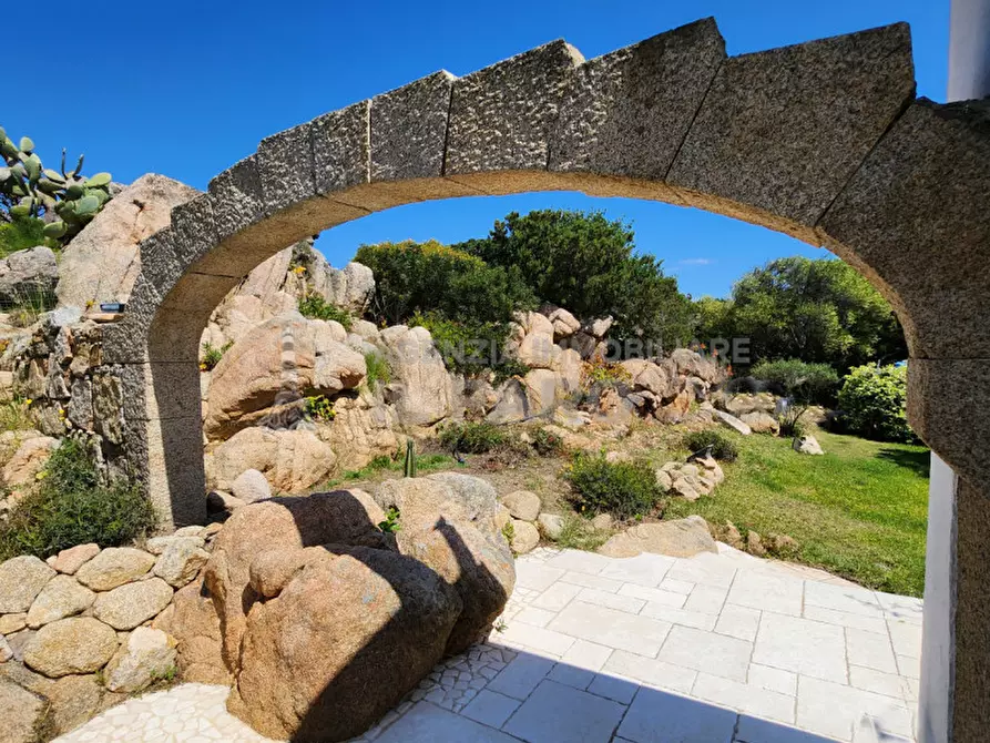 Immagine 11 di Villa in vendita  in Regione Gambino a La Maddalena