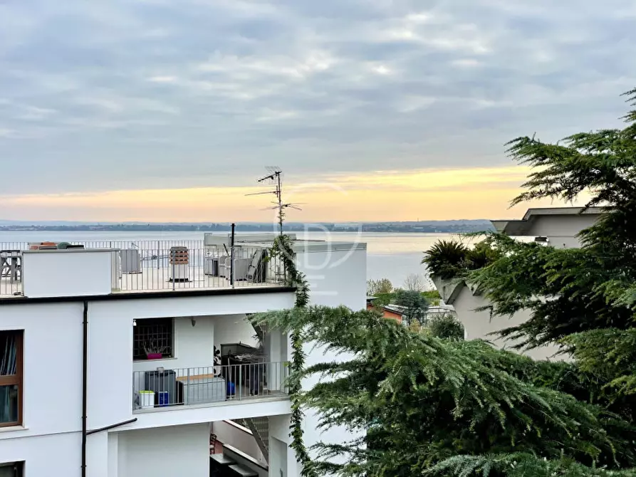 Immagine 1 di Villa in vendita  in Via San Benedetto a Desenzano Del Garda