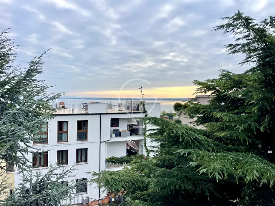 Immagine 2 di Villa in vendita  in Via San Benedetto a Desenzano Del Garda
