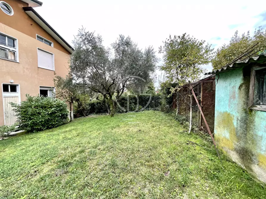 Immagine 9 di Villa in vendita  in Via San Benedetto a Desenzano Del Garda