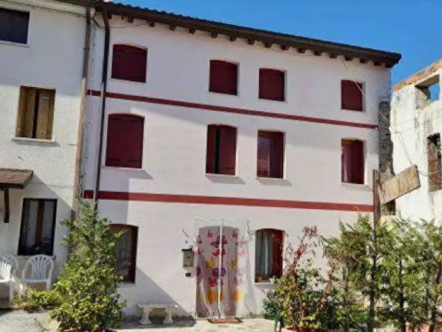 Immagine 1 di Palazzo in vendita  in VIA BESSE' N. 27 a Chiuppano