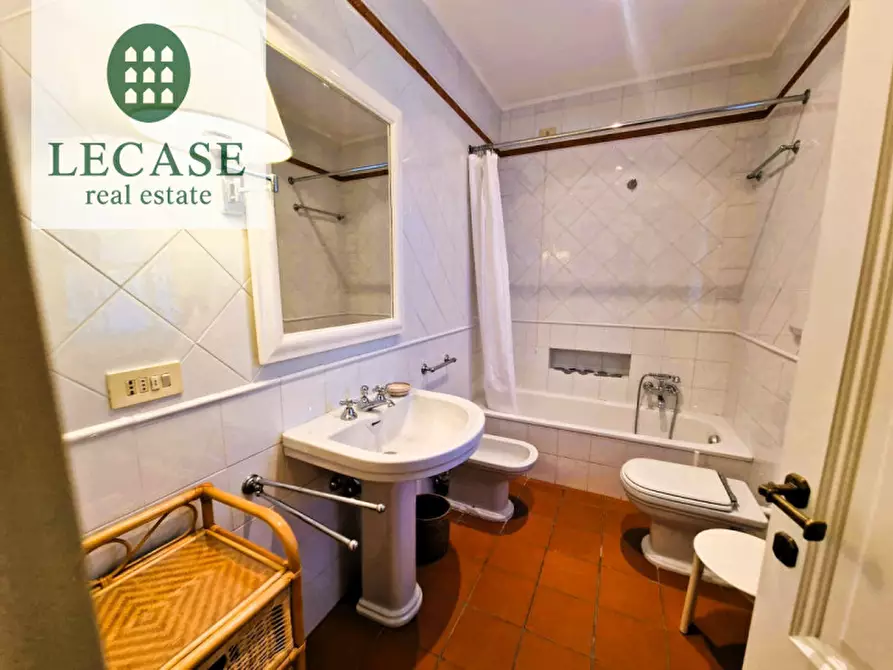 Immagine 3 di Appartamento in vendita  in via Crispi a Forte Dei Marmi