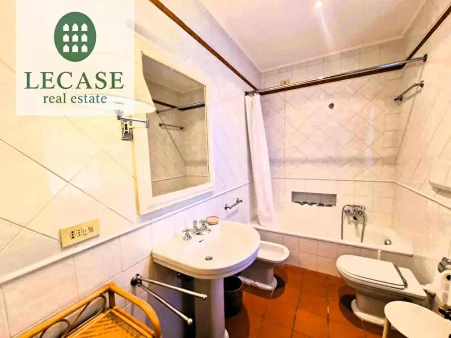 Immagine 5 di Appartamento in vendita  in via Crispi a Forte Dei Marmi