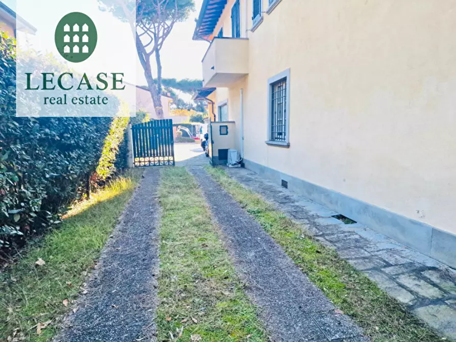 Immagine 27 di Appartamento in vendita  in via Crispi a Forte Dei Marmi