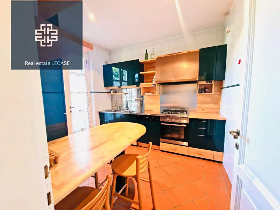 Immagine 18 di Appartamento in vendita  in via Crispi a Forte Dei Marmi