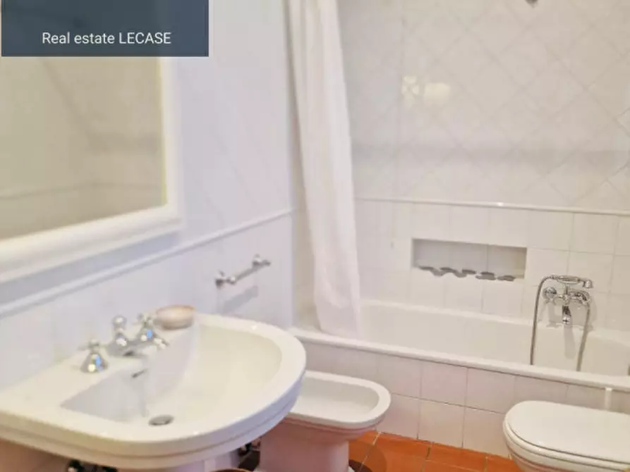 Immagine 21 di Appartamento in vendita  in via Crispi a Forte Dei Marmi