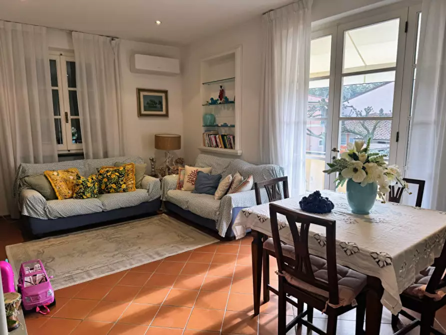 Immagine 1 di Appartamento in vendita  in via Crispi a Forte Dei Marmi