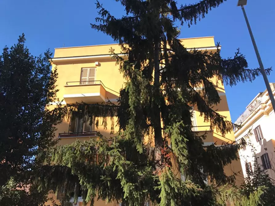 Immagine 1 di Appartamento in vendita  in VIA DELLA TENUTA DI SANT'AGATA a Roma