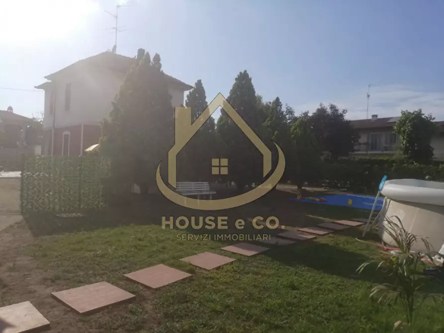 Immagine 31 di Villa in vendita  in Via Quattro Novembre a Parona