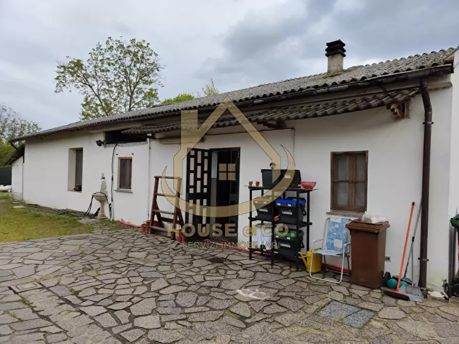 Immagine 35 di Villa in vendita  in Via Quattro Novembre a Parona