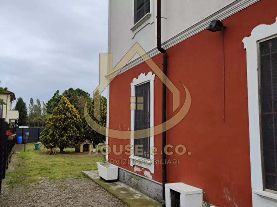 Immagine 52 di Villa in vendita  in Via Quattro Novembre a Parona