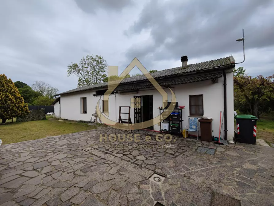 Immagine 54 di Villa in vendita  in Via Quattro Novembre a Parona
