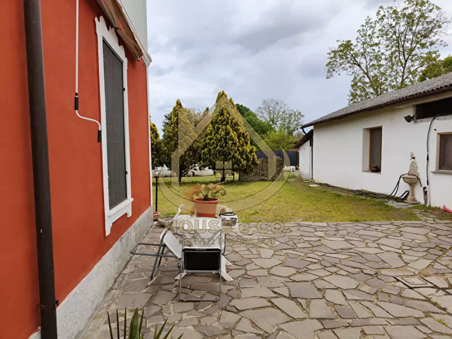 Immagine 66 di Villa in vendita  in Via Quattro Novembre a Parona