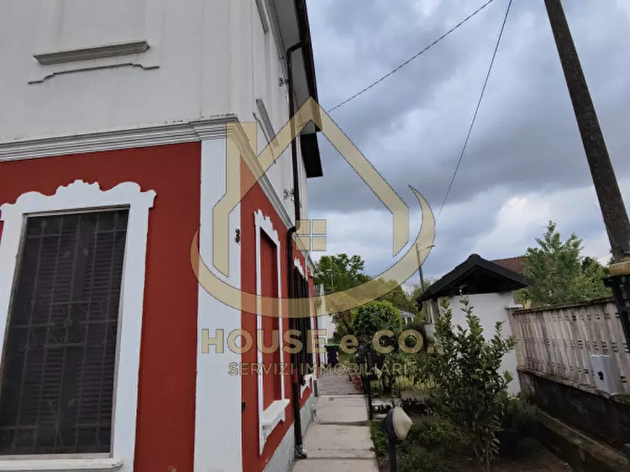 Immagine 67 di Villa in vendita  in Via Quattro Novembre a Parona
