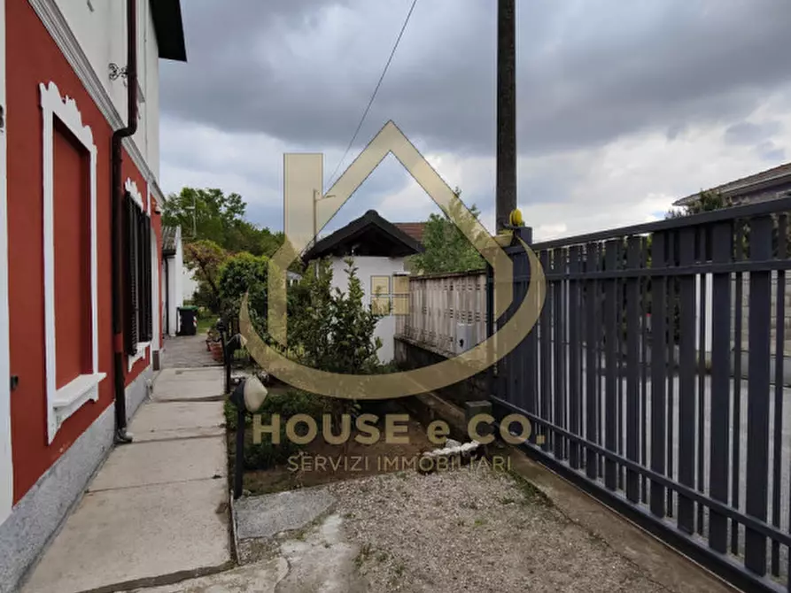 Immagine 68 di Villa in vendita  in Via Quattro Novembre a Parona