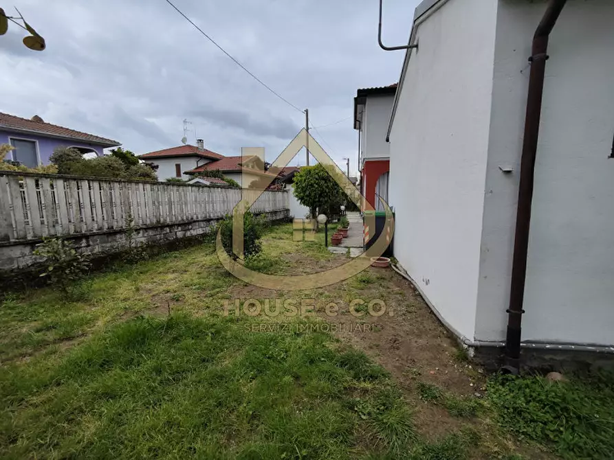 Immagine 70 di Villa in vendita  in Via Quattro Novembre a Parona