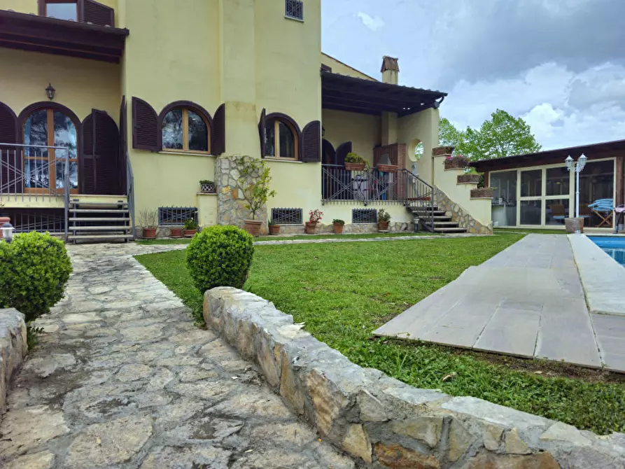 Immagine 2 di Casa bifamiliare in vendita  in via Giuseppe Lazzati a Roma