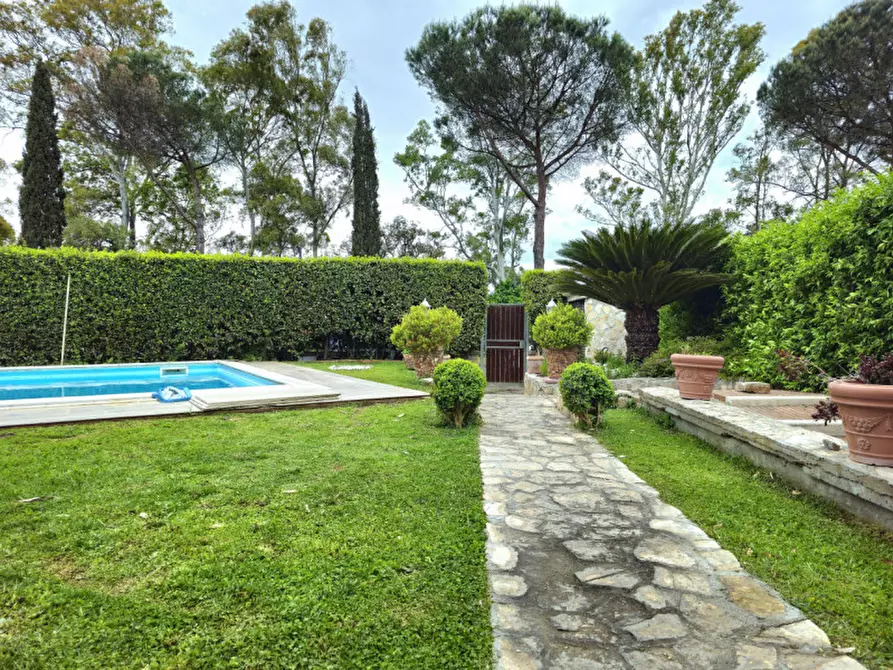 Immagine 3 di Casa bifamiliare in vendita  in via Giuseppe Lazzati a Roma