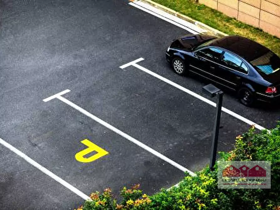 Immagine 4 di Posto auto in vendita  in Via Pacinotti a Vicenza