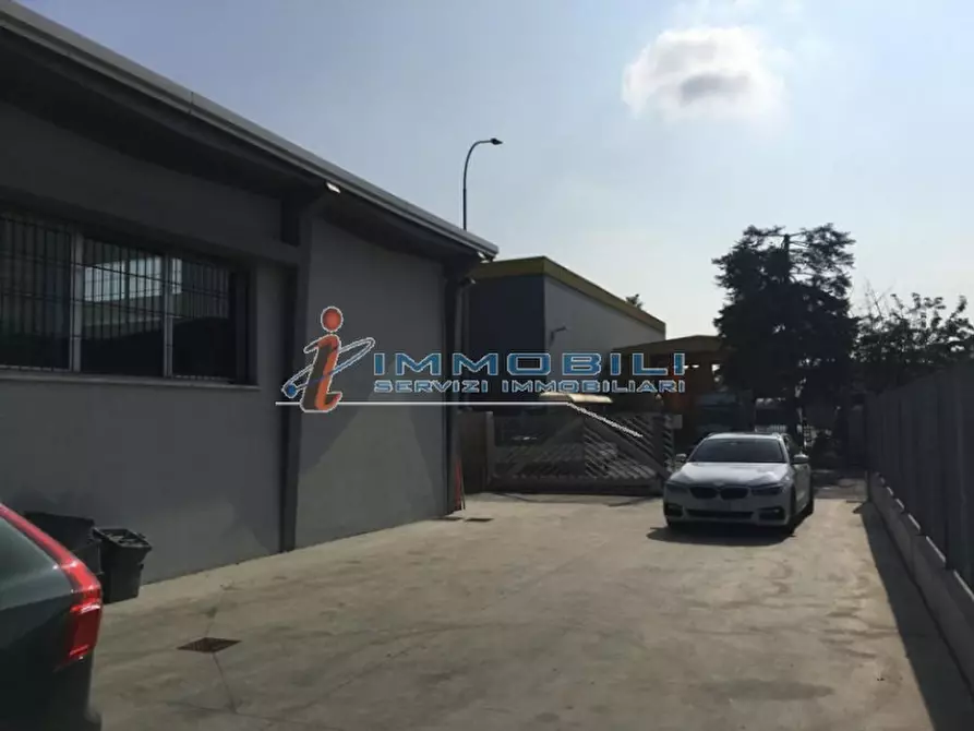 Immagine 6 di Laboratorio in affitto  in VIA ABRUZZI a San Giuliano Milanese