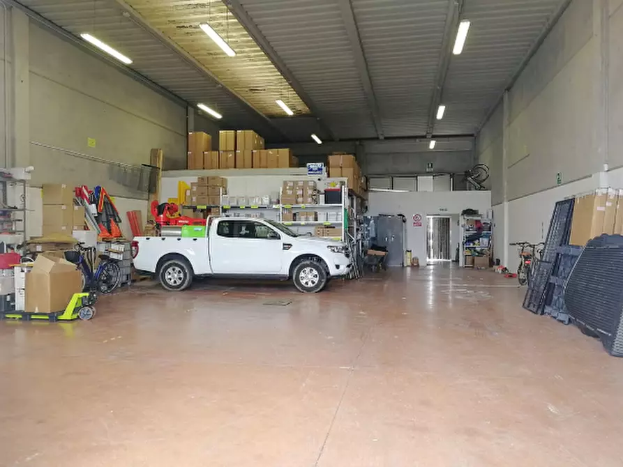 Immagine 2 di Capannone industriale in affitto  a Rovigo
