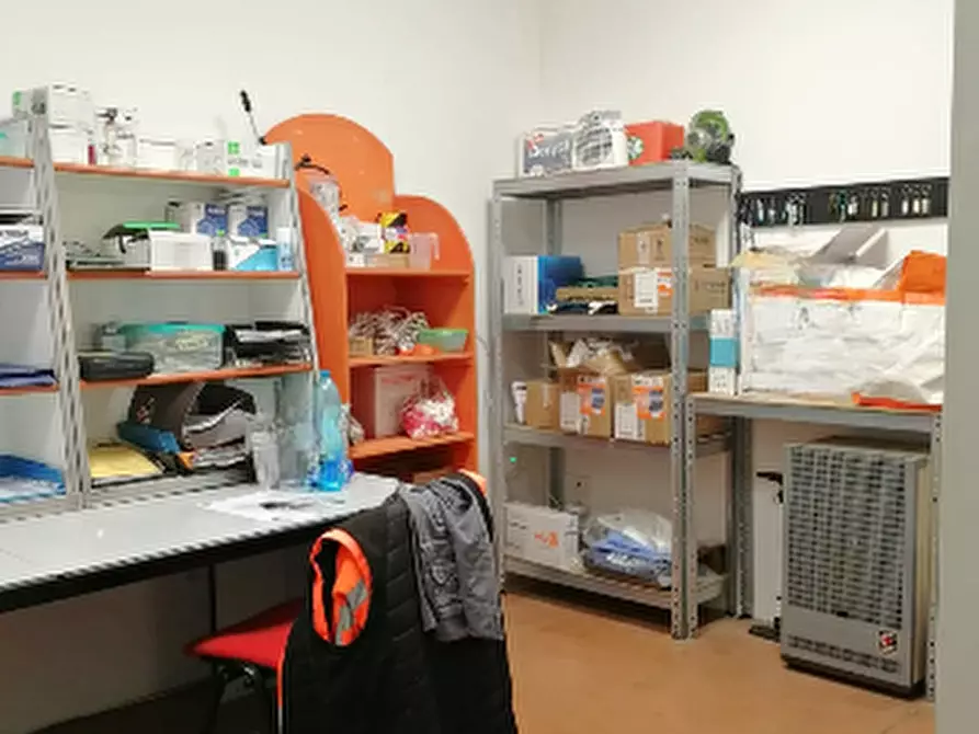 Immagine 8 di Capannone industriale in affitto  a Rovigo