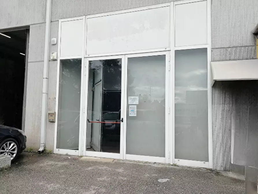 Immagine 10 di Capannone industriale in affitto  a Rovigo