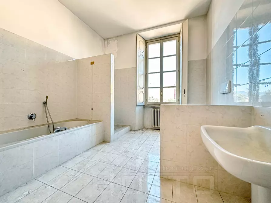 Immagine 46 di Palazzo in vendita  in Corso Lorenzo Cobianchi 2 a Verbania