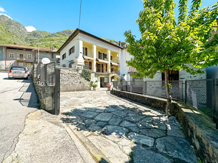 Immagine 1 di Casa indipendente in vendita  in Via Rua e piova 9 a Varallo