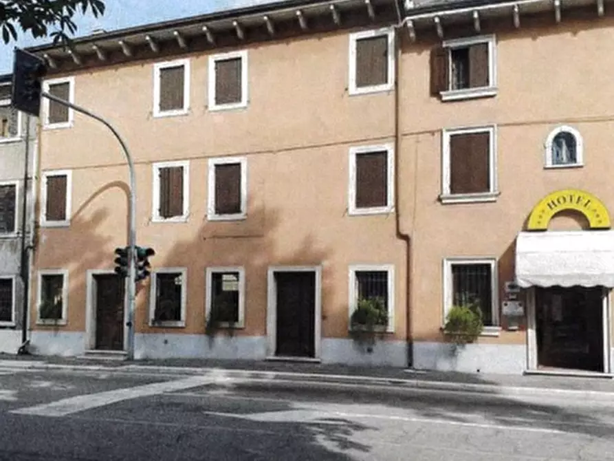 Immagine 1 di Hotel in vendita  in VIA CAVOUR 19 a Villafranca Di Verona