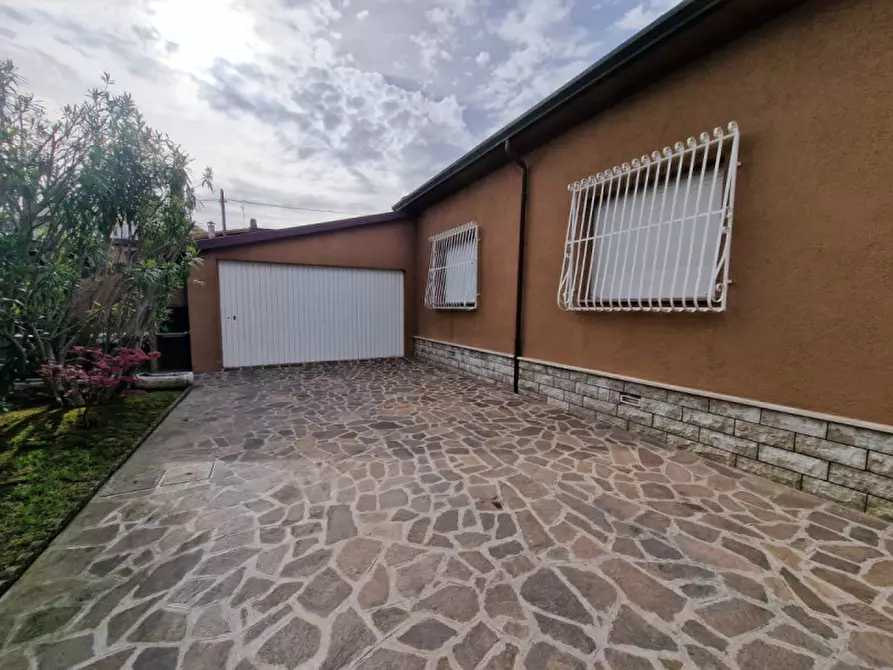 Immagine 10 di Casa indipendente in vendita  in Via Dobbiaco a Cesena