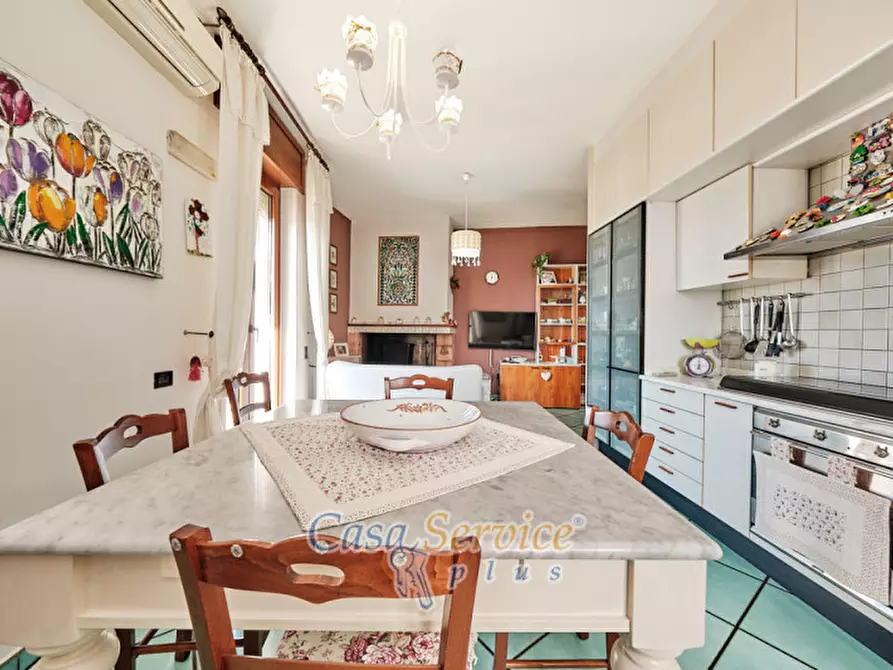 Immagine 10 di Appartamento in vendita  in Via Solferino a Casarano