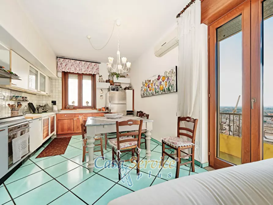 Immagine 13 di Appartamento in vendita  in Via Solferino a Casarano