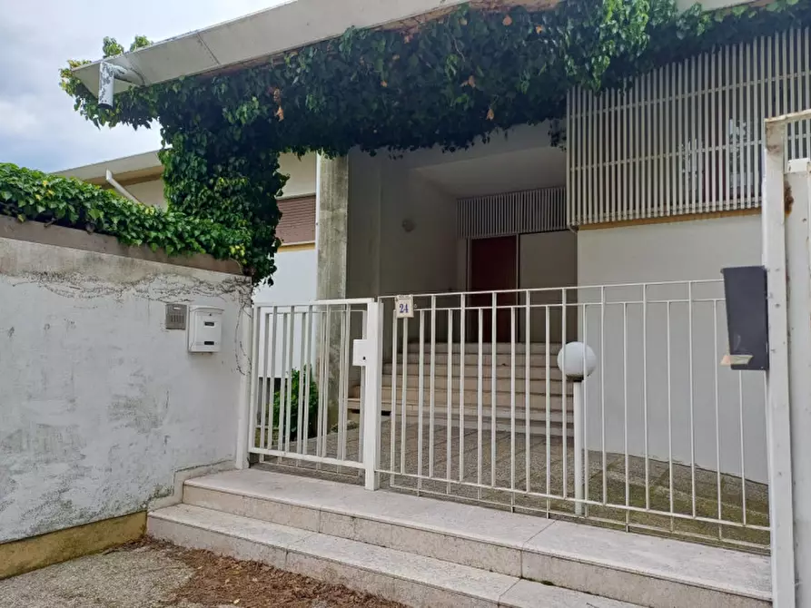 Immagine 1 di Villa in vendita  in Via Parravicini a Vittorio Veneto
