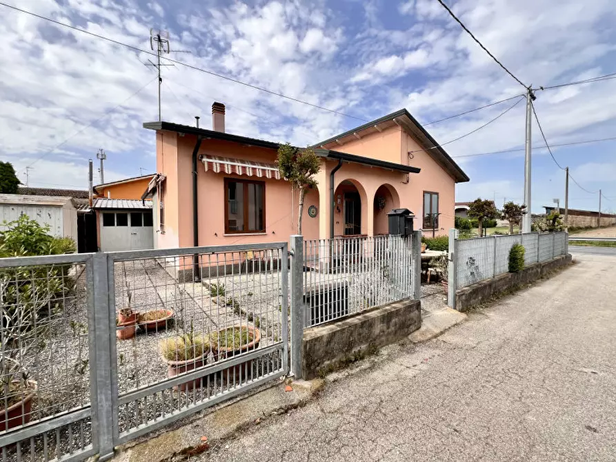 Immagine 1 di Casa indipendente in vendita  in Bonavigo Via Belluno a Bonavigo