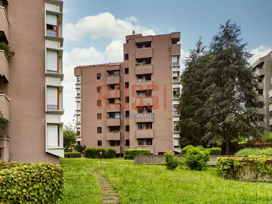 Immagine 1 di Appartamento in vendita  in VIA PIZZAGALLI a Monza