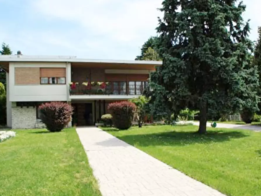 Immagine 1 di Casa indipendente in vendita  in viale Europa a Carmignano Di Brenta