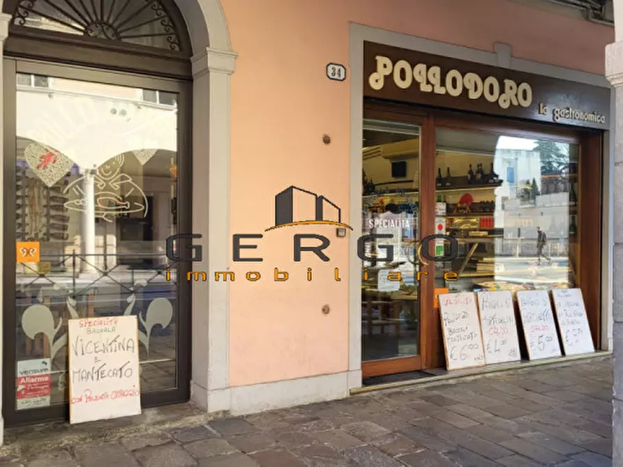 Immagine 1 di Negozio in vendita  in via Belludi a Padova