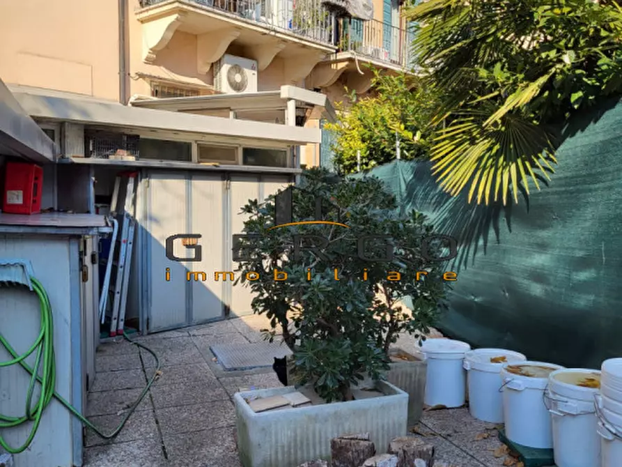 Immagine 22 di Negozio in vendita  in via Belludi a Padova