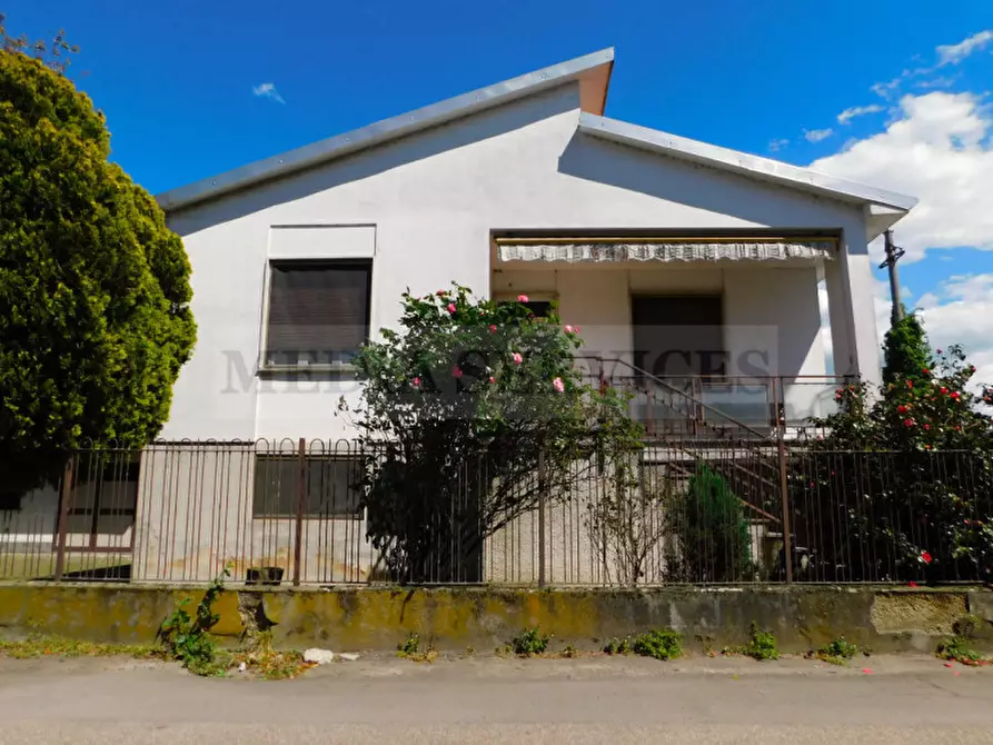 Immagine 2 di Villa in vendita  in via Campi n° 10 a Gropello Cairoli