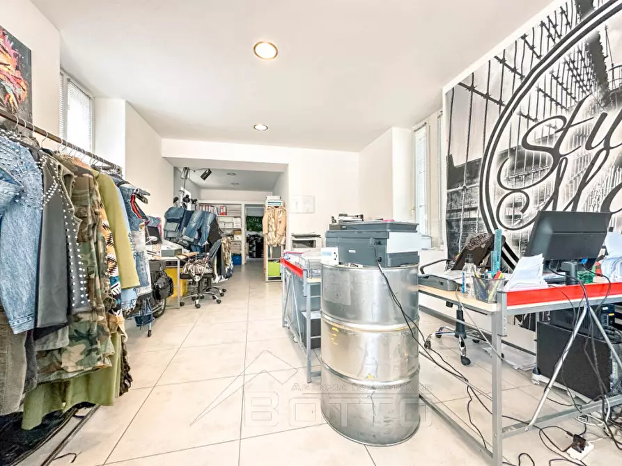 Immagine 2 di Capannone industriale in vendita  in Corso Rolandi 181 a Quarona