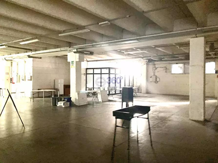 Immagine 1 di Magazzino in affitto  in Via Enrico mattei a Passirano