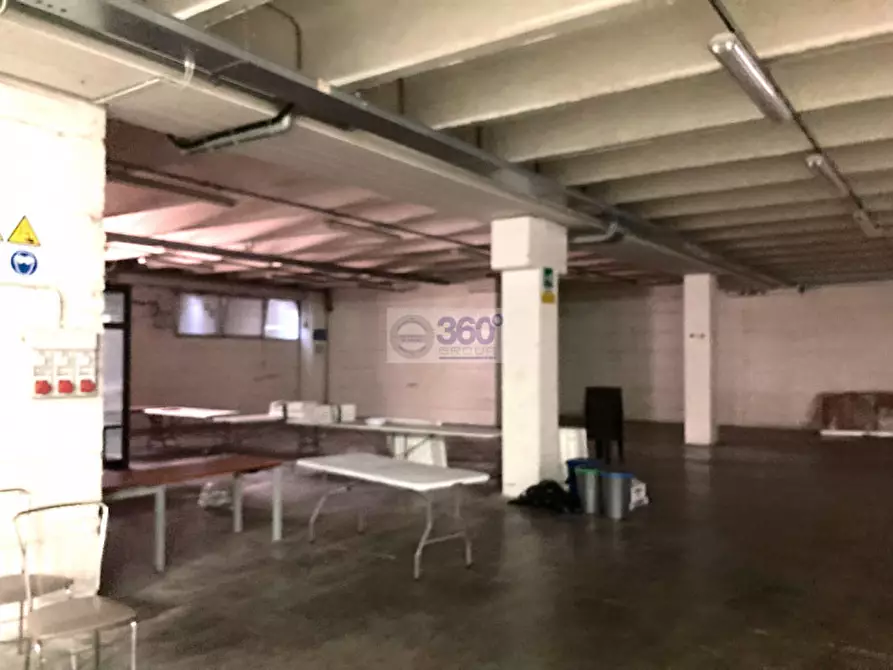 Immagine 2 di Magazzino in affitto  in Via Enrico mattei a Passirano