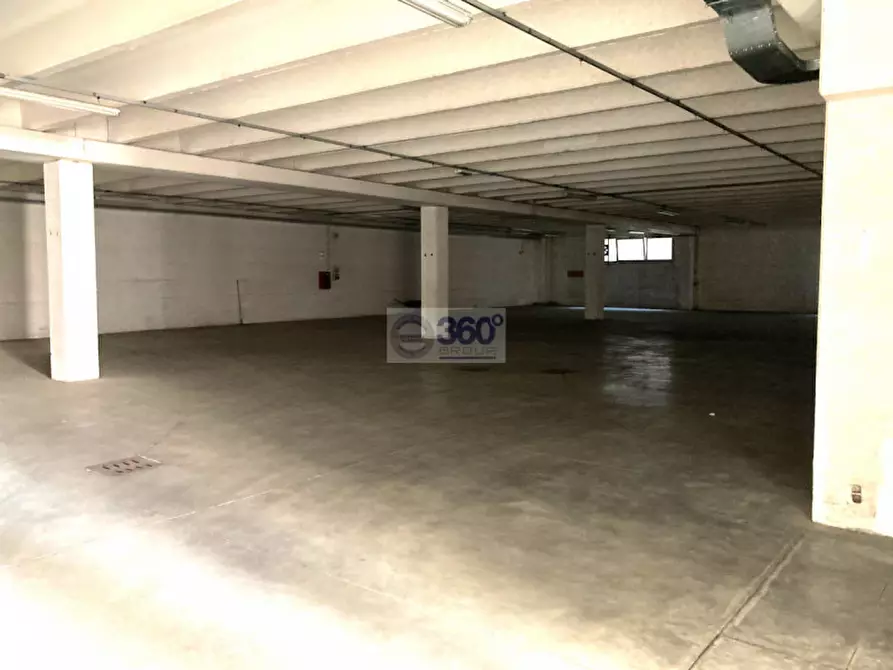Immagine 4 di Magazzino in affitto  in Via Enrico mattei a Passirano