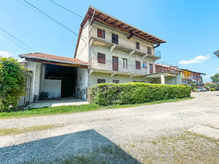 Immagine 1 di Casa indipendente in vendita  in Via Gianangelo 24 a Oleggio