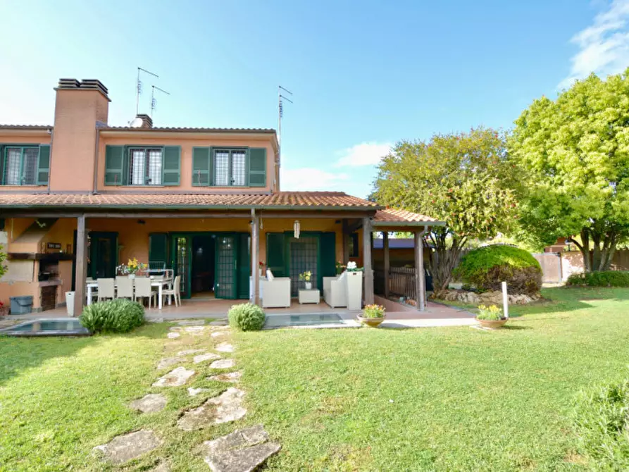 Immagine 1 di Villa in vendita  in via ermanno wolf ferrari 149 a Roma