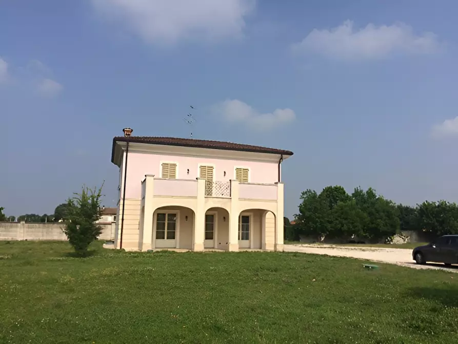 Immagine 1 di Casa indipendente in vendita  in Via Pietro Bembo, 55-57 a Orzinuovi
