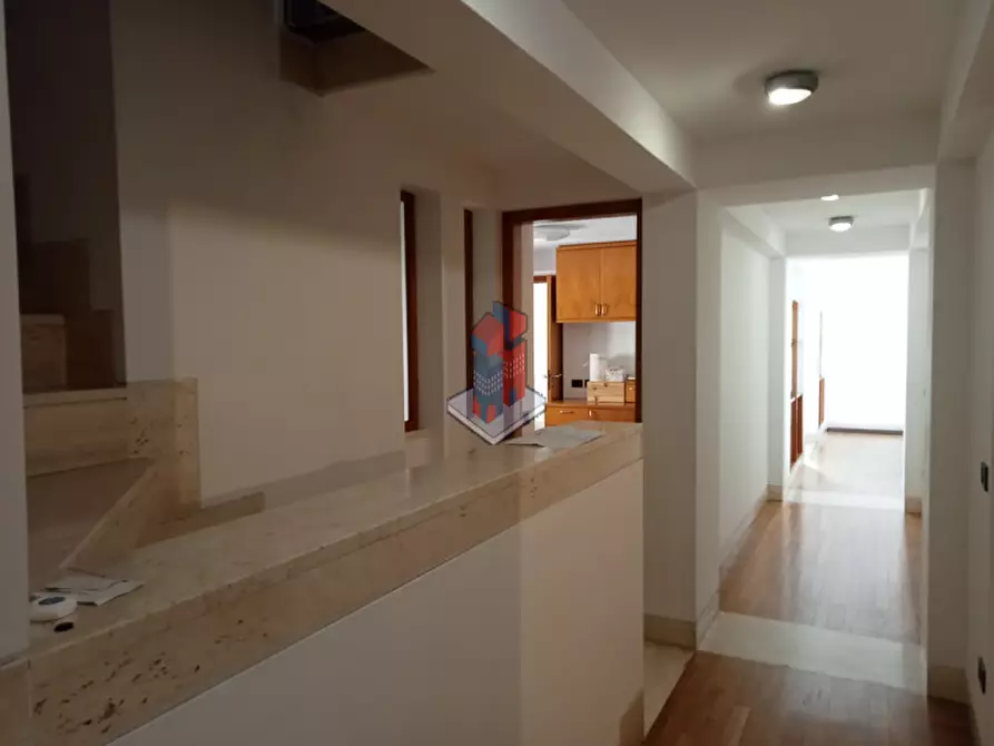 Immagine 25 di Appartamento in affitto  in VOMERO - FUNICOLARE CHIAIA a Napoli