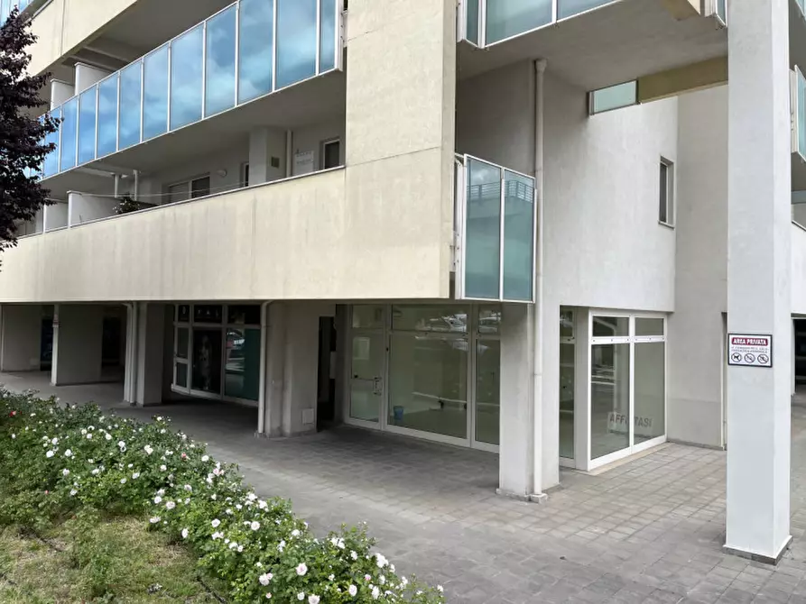 Immagine 1 di Negozio in affitto  in VIA DELL'INDUSTRIA a Ancona